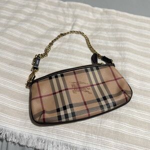 Burberry wristlet with chain